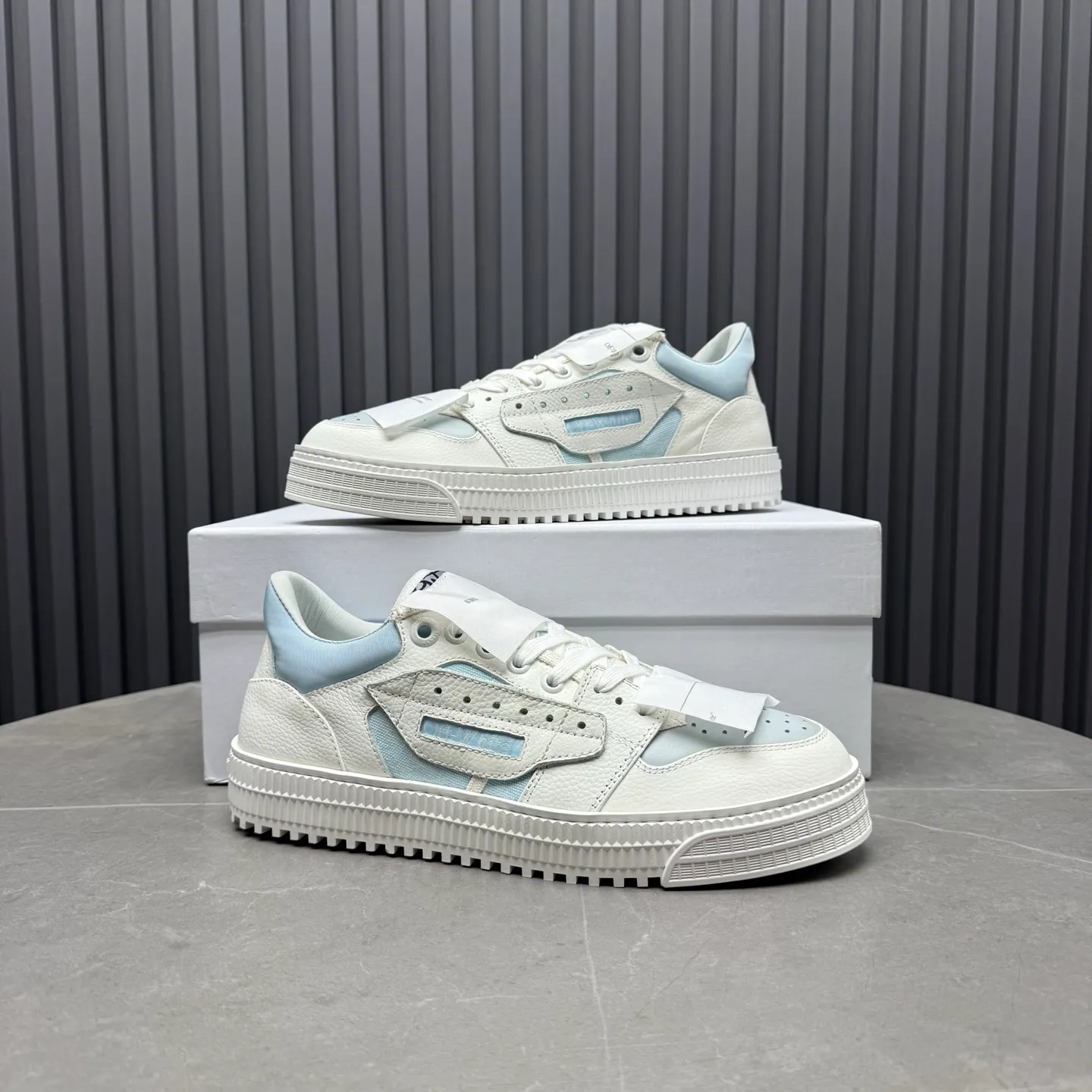 【OFF WHITE】P: 680💰Couple model👫, Size: Female 35-40. Male 39-44 (customized at 45.46) High-quality version👊 "Out of office" series original molding, original lasting, production process 1:1 original ➰OFF GRAY WHITE OW ➰ First layer of cowhide, imported skin-friendly and environmentally friendly polyester mesh, original molding, high elasticity and environmentally friendly molding pad Made with the original lasting process. The original molded rubber outsole (never yellows and deforms) has a super correct shape, bright color and strong three-dimensional effect👍. Packaging💯Full set of packaging synchronized with the official website (branded paper, certificate of quality, branded cloth bag)